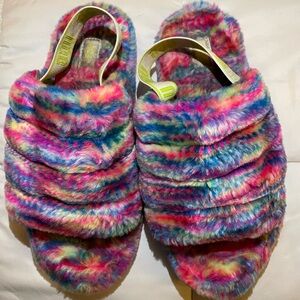 Youth Ugg size 6, multicolor